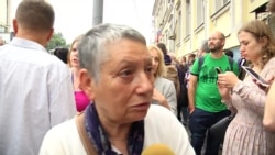 Людмила Улицкая на акции в защиту Кирилла Серебренникова Людмила Улицкая на акции в защиту Кирилла Серебренникова