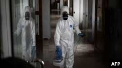 Dezinfekcija opštinske zgrade u Prištini, 14. mart