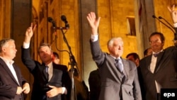 Президенти Лех Качинський, Віктор Ющенко, Валдас Адамкус і Тоомас Гендрік Ільвес у Тбілісі 12 серпня 2008р.