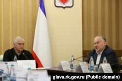 Российский глава Крыма Сергей Аксенов со специальным представителем Госдумы РФ по вопросам миграции и гражданства Константином Затулиным в Симферополе, ноябрь 2023 года