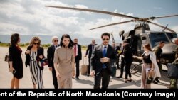 Dritan Abazović, premijer Crne Gore, stiže helikopterom u Ohrid na samit "Otvoreni Balkan" 7. juna 2022. Crna Gora nije članica inicijative, a Abazović se prvi put na njoj pojavljuje u svojstvu posmatrača.