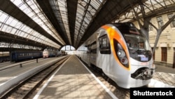 «На колії лежала велика плюшева іграшка, яку машиніст сприйняв за дитину»