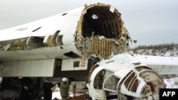 Планове (згідно з угодою роззброєння) знищення стратегічного бомбардувальника Ту-160 на авіабазі поблизу Прилук, 2 лютого 2001 р.