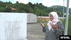 Fata Orlović u Memorijalnom centru Potočari, Foto:Sadik Salimović