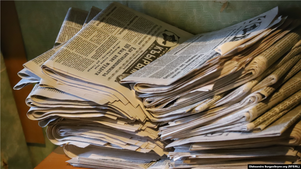 Газета появилась в 1989 году и на фото – меньшая часть архива издания