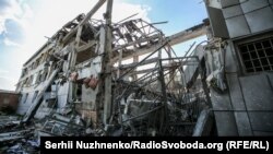 რუსეთის საჰაერო იერიშის შედეგად განადგურებული ბახმუტის სკოლა.