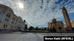 Na zelenoj površini "između" crkve i Banskog dvora, planirana je izgradnja pomoćnog objekta, 9. jun 2022.