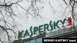 
Kasperski je u saopštenju naveo da je razočaran odlukom FCC-a, tvrdeći da je "doneta na političkim osnovama".