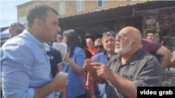 გორის ბაზარი, სადაც "ლელოს" წევრები "შინ ევროპისკენ" აქციის ბუკლეტებს არიგებდნენ