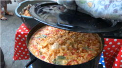 Ukrajinci i Rusi u Beogradu kuvaju za izbeglice Ukrajinci i Rusi u Beogradu kuvaju za izbeglice