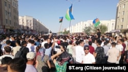 Demonstracije protiv ustavnih promena u Autonomnoj Pokrajini Karakalpakstan u Uzbekistanu, 1. jul 2022. 