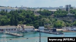 Підводний човен проєкту 636.3 «Варшав’янка» біля причалу у Південній бухті Севастополя