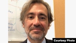 "Ne očekujem da će Kurti ići u koaliciju. Možda će imati neke aranžmane sa nekim od stranaka opozicije tokom izbora za predsjednika koji treba da se održe što prije", kaže Prelec