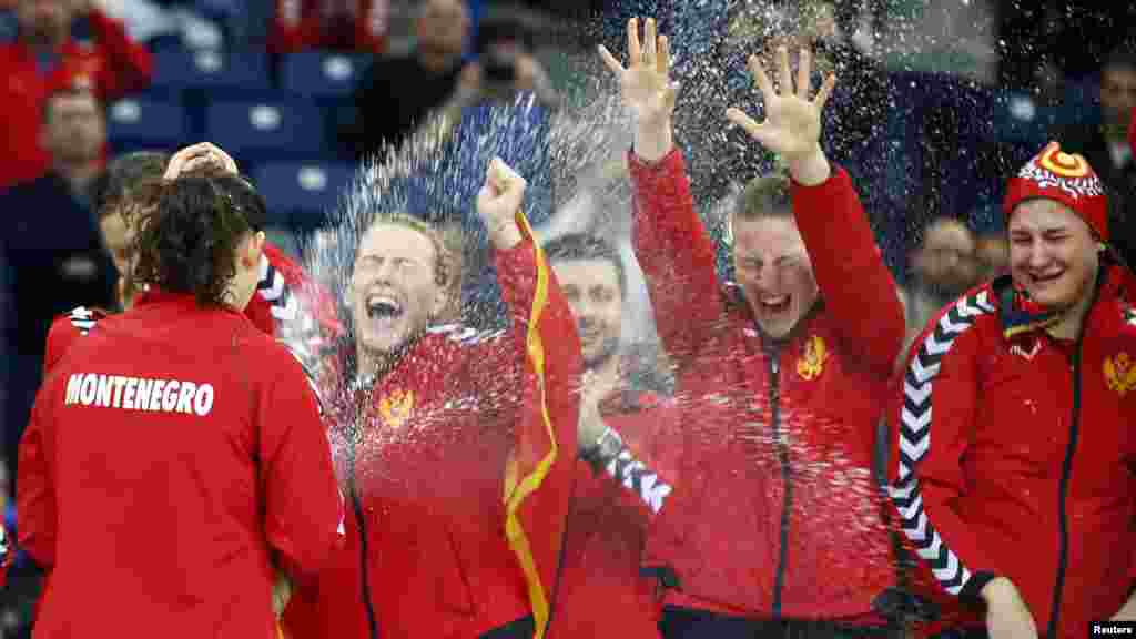 Srbija - Crnogorske rukometašice osvojile su europsko zlato u duelu protiv četverostrukih uzastopnih prvakinja Evrope - selekcije Norveške, Beograd, 16. decembar 2012. Foto: Reuters / Marko Đurica