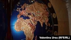 O hartă a exporturilor de vinuri moldovenești afișată în beciurile Cricova. După tarifele lui Donald Trump, emisfera vestică poate rămâne pentru vinurile moldovenești dincolo de linia orizontului.