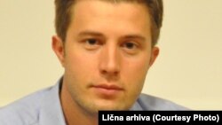 “Kurti relativizuje dijalog, smatra da je reč o ravnopravnim stranama. Ja se ne bih složio zato što, ako je reč o ravnopravnim stranama, zašto se vodi dijalog": Srđan Surlic, asistent na Fakultetu političkih nauka u Beogradu.