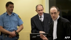 General Vojske Republike Srpske Zdravko Tolimir u sudnici Haškog tribunala prije izricanja presude za genocid 12. decembra 2012. godine