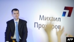 Политологи спорят, является ли Михаил Прохоров настоящим политиком или "симулякром"