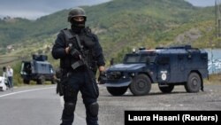 Specijalna policija Kosova sa oklopnim vozilima na Jarinju, Kosovo, septembra 2021. 