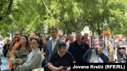 "Zbog razgovora koji su oni vodili nikom 'dlaka s glave nije falila'", kaza je za RSE advokat odbrane Veljko Milić, Novi Sad, 14. maj 2025.