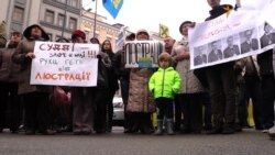 Ніхто не забув, як розливаються «коктейлі Молотова» – активіст під судом (відео) Ніхто не забув, як розливаються «коктейлі Молотова» – активіст під судом (відео)