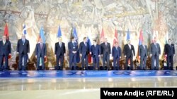 Uz dvanaest država članica, skupu su prisustvovale zemlje posmatrači među kojima i Sjedinjene Države, Austrija, Hrvatska i druge