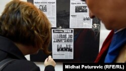 S izložbe "Dejtonski mirovni sporazum, 20 godina nakon", u Sarajevu, 2015. godine.