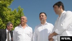 Lideri udružene opozicije Nebojša Medojević (PzP), Srđan Milić, Andrija Mandić (NOVA) i Neven Gošović (SNP) prilokom nedavnog zvaničnog proglađšenja predizborne kampanje, foto: Savo Prelević