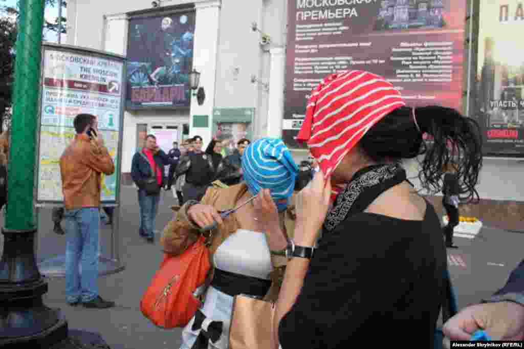 Полиция задержала  участников акции только за то, что они надели шапки-балаклавки