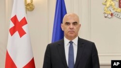 ალან ბერსე დღეს ოპოზიციურ პარტიებს ხვდება.