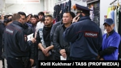 Мигранты задержаны полицией. Новосибирск, 2024. Иллюстративное фото