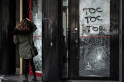 'Ljudska svest mora da se nekako razvija od pojedinačnog pa nadalje i, naravno, bez ikakvih velikih grupisanja. Bez velikog demonstriranja na ulicama nego na jedan drugi način' (fotografija iz Francuske, decembar 2019, za vreme protesta 'Žutih prsluka'