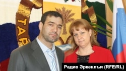 Пенсиязул Фондалъул Дагъистаналъул бутIаялъул бетIер С.МуртазгIалиев ва Тарумовка мухъалъул бетIер М.Абрамкина.