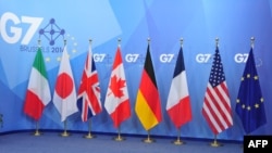 Zemlje G-7 su Francuska, Nemačka, Italija, Japan, Sjedinjene Države, Ujedinjeno Kraljevstvo i Kanada. Na slici zastave zemalaja članica G7 i Evropske unije. 