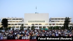 د پاکستان د قامي اسمبلۍ د تېرې دورې (۲۰۱۳ز-۲۰۱۸) د غړو ګډ انځور