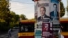 Afișe electorale la Varșovia: primarul Capitalei și membru al partidului de guvernământ Coaliția Civică din Polonia, Rafal Trzaskowski (dr.), Karol Nawrocki (stg) - candidat susținut de partidul de dreapta Lege și Justiție (PiS) din Polonia