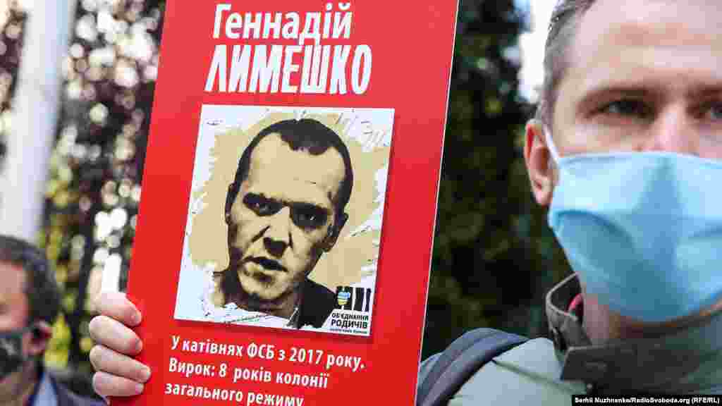Геннадия Лимешко задержали в аннексированном Крыму 12 августа 2017 года. ФСБ России назвала его «агентом СБУ» и обвинила в подготовке диверсий на полуострове. Служба безопасности Украины опровергла причастность задержанного к органам госбезопасности. Родственники Лимешко рассказывали, что до ареста мужчина жил и работал в Мариуполе, перед тем с семьей жил в Харькове. А его жена Ирина говорила, что Геннадий уехал в Крым на работу: семье нужны были деньги на лечение дочери. Подконтрольный Кремлю Судакский городской суд 10 мая признал Лимешко виновным в «незаконном приобретении, хранении и ношении взрывчатых веществ» и приговорил к 8 годам лишения свободы