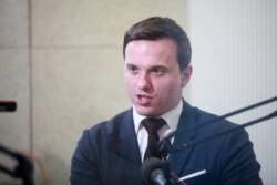 Naim Leo Beširi smatra da je ključ kineskog uticaja taj što u Srbiji postoji, kako kaže, „jedan anti EU deo političke elite koja je na vlasti i koja koristi Kinu za izgovor kako bi zemlju udaljio od EU“.