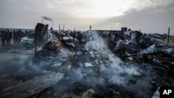 Nakon izraelskog napada na lokaciju gdje su boravile raseljene osobe u Rafi, Pojas Gaze, 27. maja.