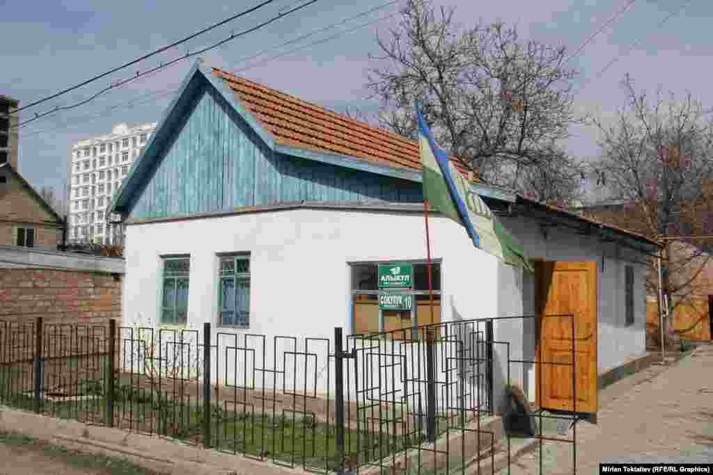 Бул үйдө 1948-1950-жылдары кыргыз адабиятынын классиги Алыкул Осмонов жашаган. 