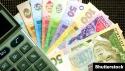 Перші після періоду свят повноцінні торги на міжбанківському валютному ринку спричинили зростання курсу долара до рівня близько 28 гривень за одиницю американської валюти