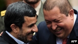 Махмуд Ахмадінеджад з Уго Чавесом, січень 2012 року