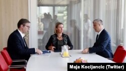 Predsednik Srbije Aleksandar Vučić, visoka predstavnica EU za spoljnu politiku Federika Mogerini i predsednik Kosova Hašim Tači