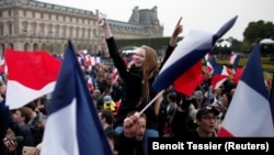 Pristalice Makrona slave u Parizu pobedu svog kandidata