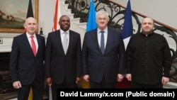 Иллюстрационное фото, справа налево: министр обороны Украины Рустем Умеров, глава МИД Андрей Сибига, его британский коллега Дэвид Лемми и глава британского Минобороны Джон Гили, встреча в Лондоне, 22 апреля 2025 года