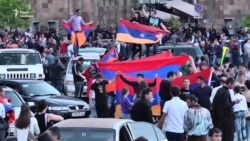 Вірмени святкують відставку уряду танцями і співами (відео) Вірмени святкують відставку уряду танцями і співами (відео)