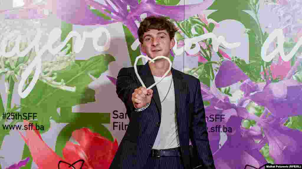 "Srce Sarajeva" za najbojeg glumca dobio je Levan Gelbakhiani za ulogu u filmu "A onda smo plesali" (Gruzija, Švedska, Francuska).