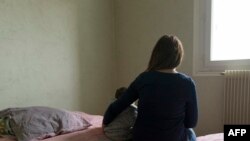 U BiH djeluje ukupno osam sigurnih kuća u okviru nevladinih organizacija. Smještajni kapacitet je 181 kreveta.