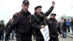 Cиловики затримали понад 100 людей на акціях на підтримку Навального в Росії (відео) Cиловики затримали понад 100 людей на акціях на підтримку Навального в Росії (відео)