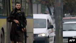 Mevlid Jašarević tokom napada na Ambasadu SAD, 28. oktobar 2011.